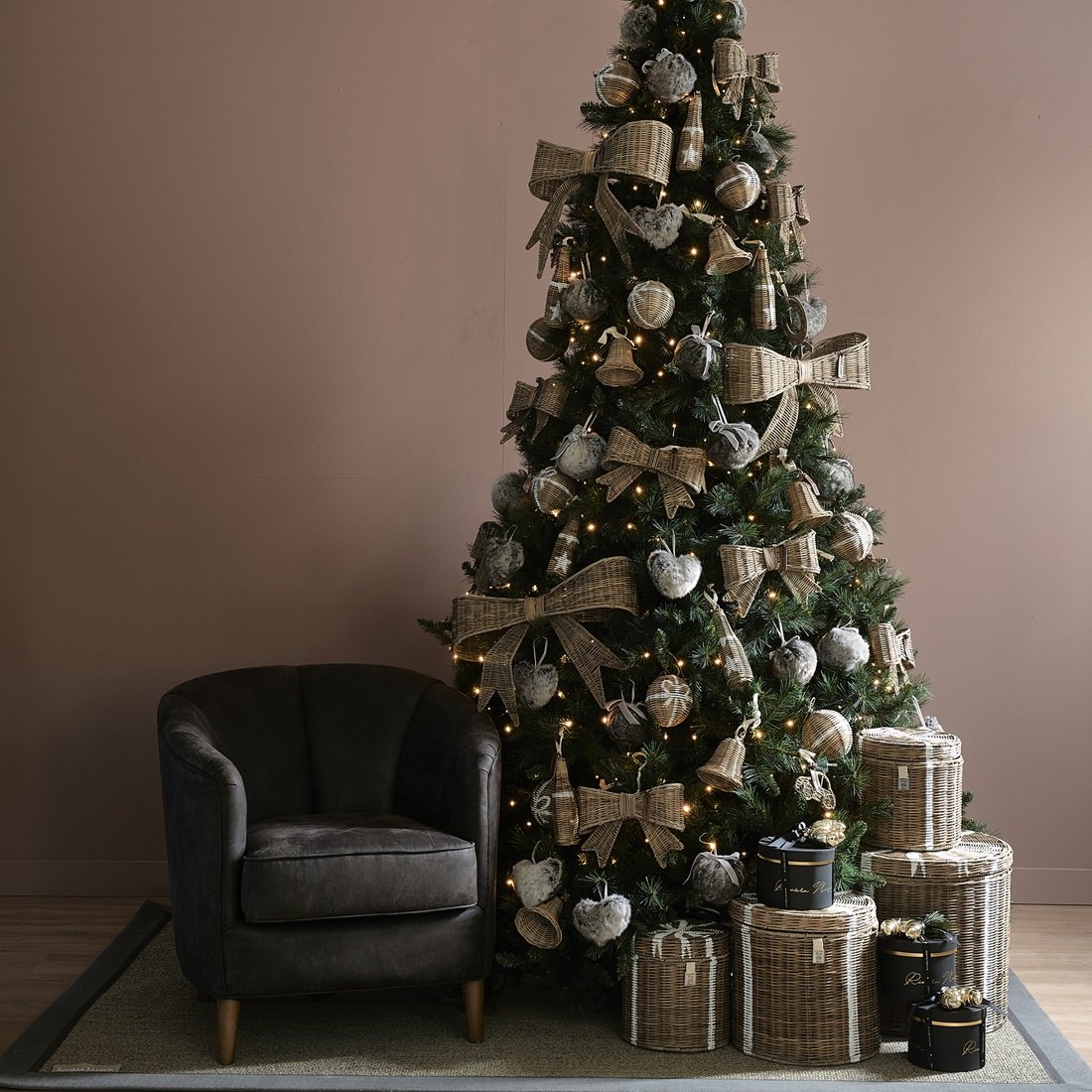 Rustic Rattan Jacky Bow Tree Topper