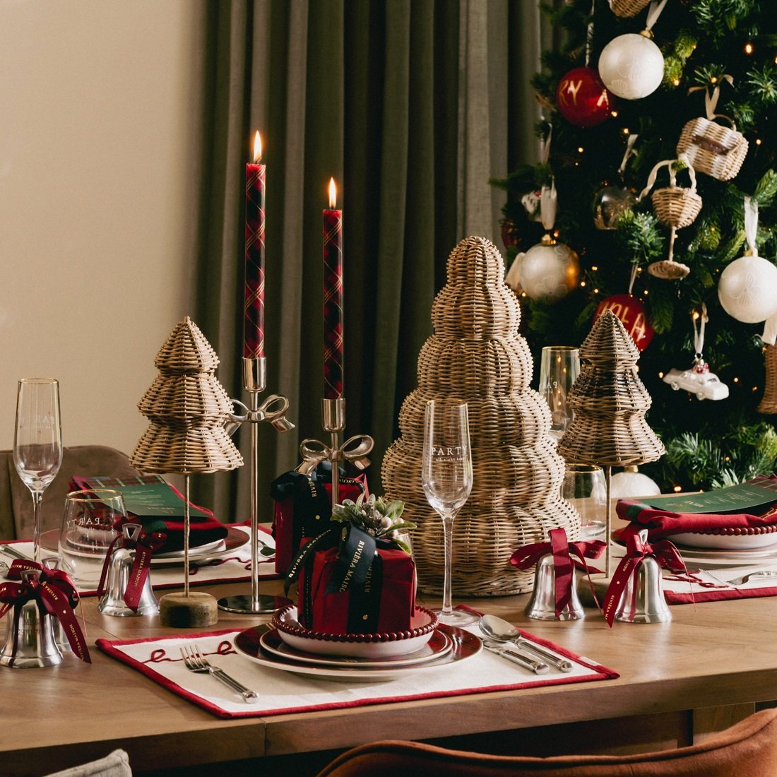 Rustic Rattan Wavy Christmas Tree