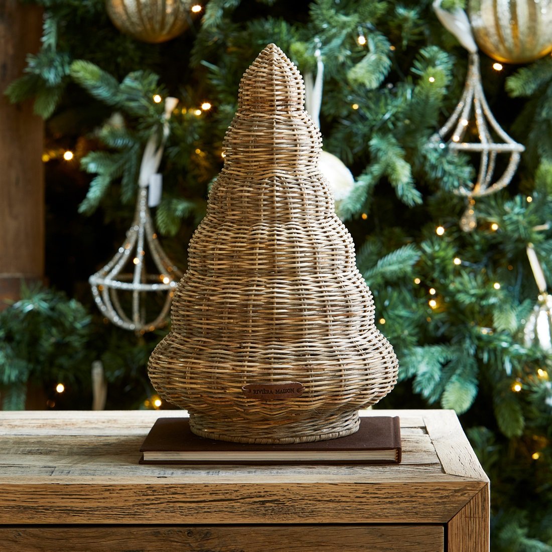 Rustic Rattan Wavy Christmas Tree