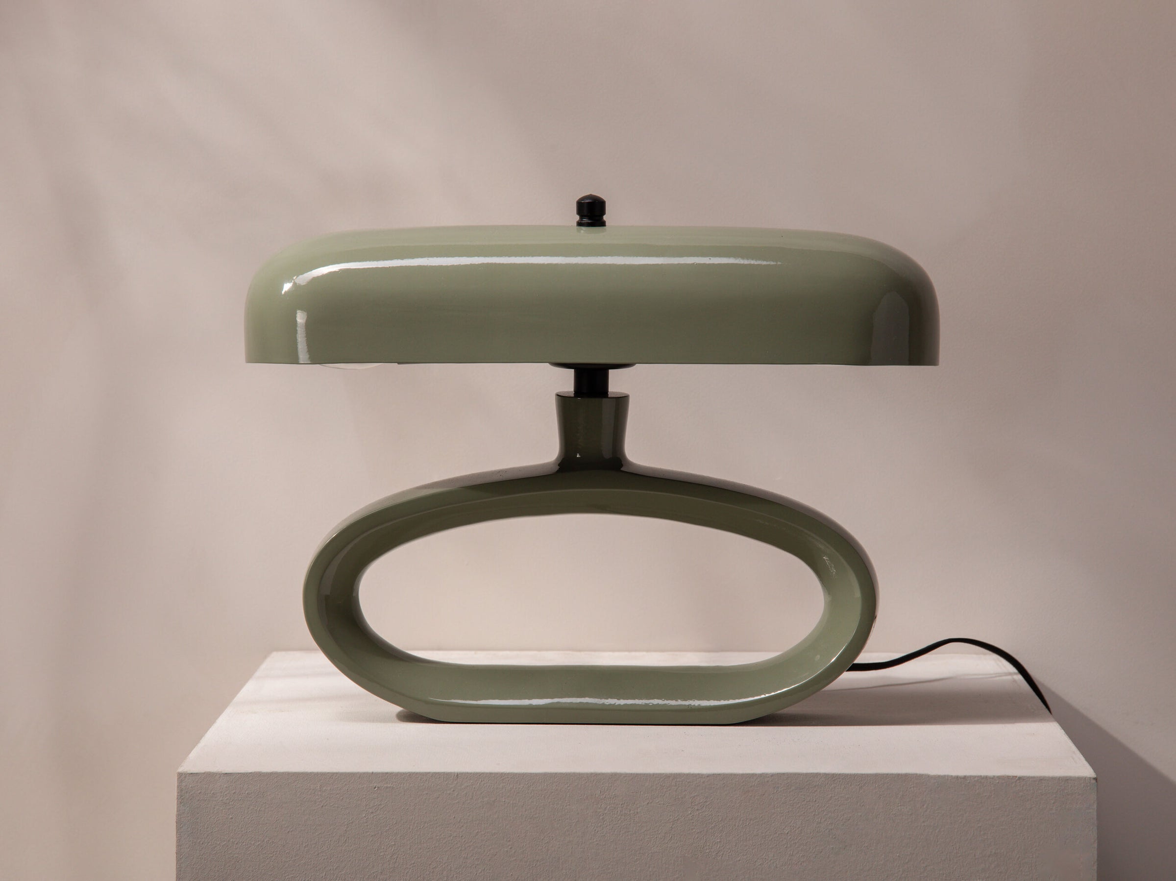 Micadoni Iris stolna lampa — prednji pogled