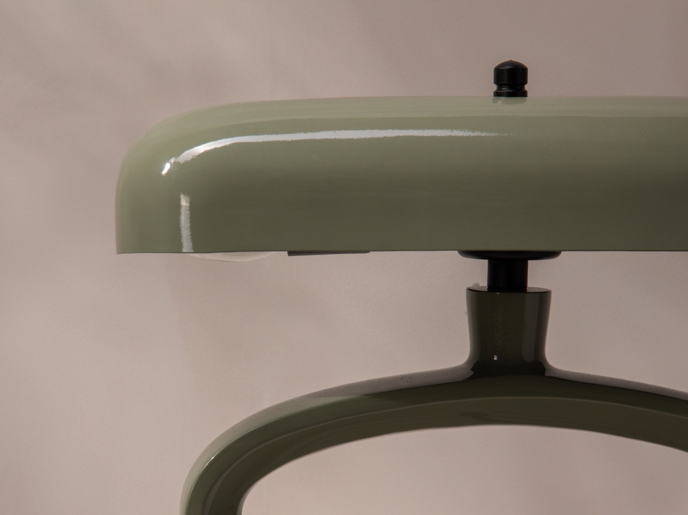 Micadoni Iris stolna lampa — detalj