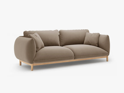 Ada trosjedna sofa