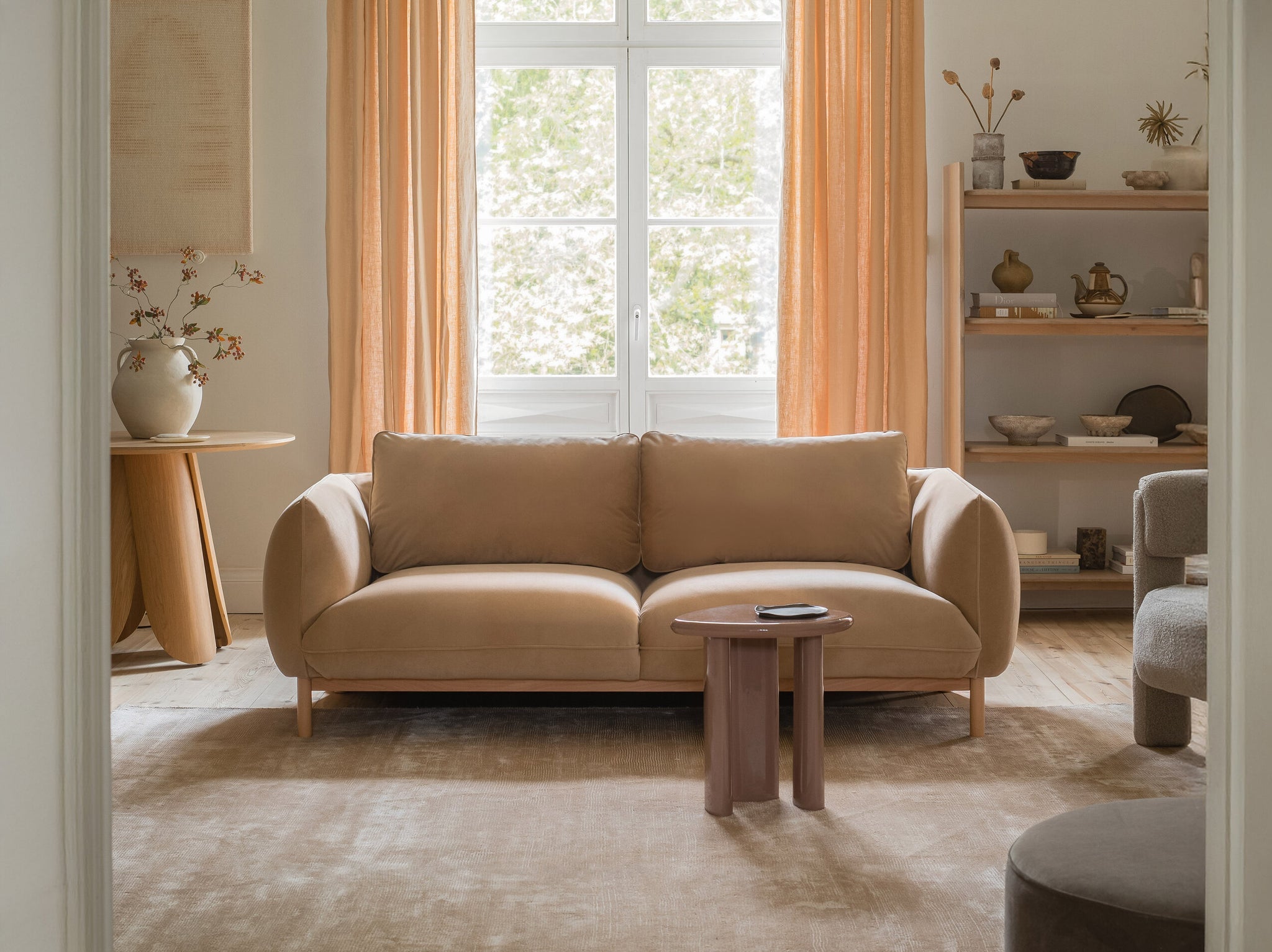 Ada četverosjedna sofa