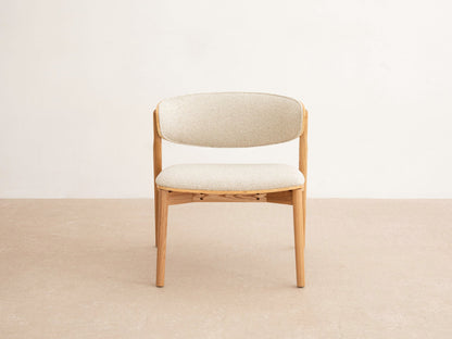 Remoli lounge stolica — bouclé / drvo