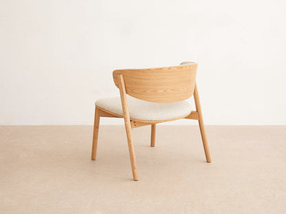 Remoli lounge stolica — bouclé / drvo