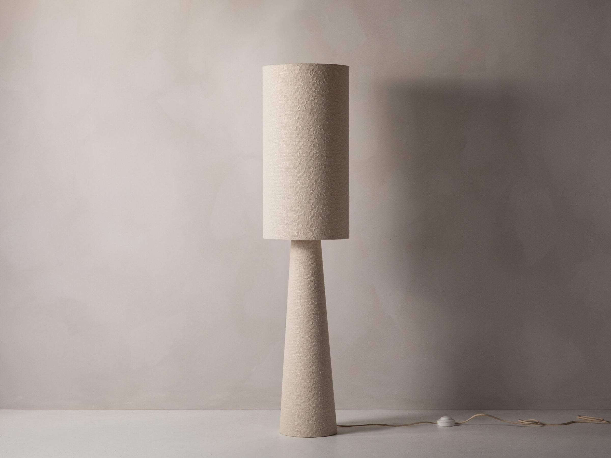Micadoni Delia podna lampa — lifestyle