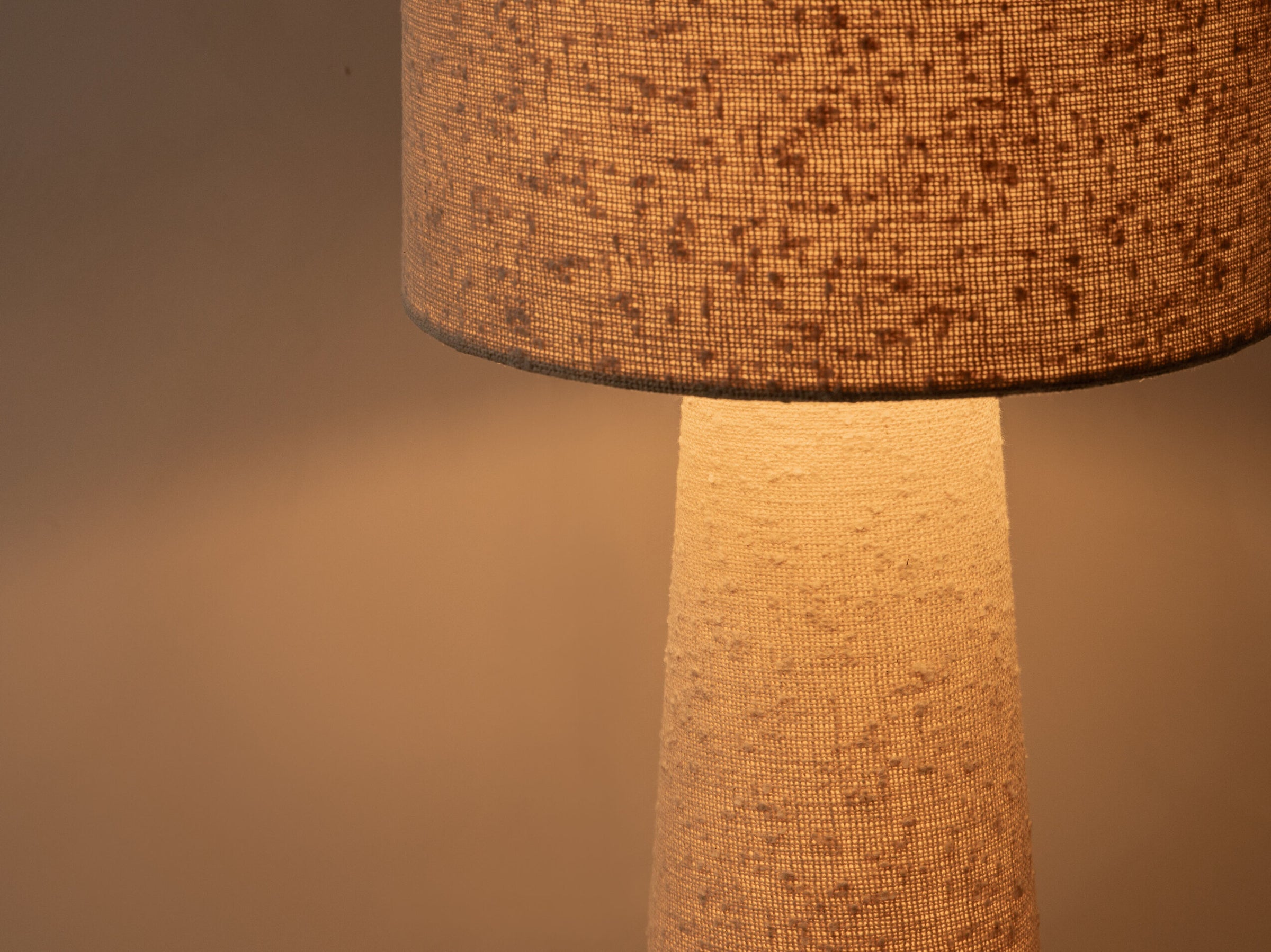 Micadoni Delia podna lampa — upaljena