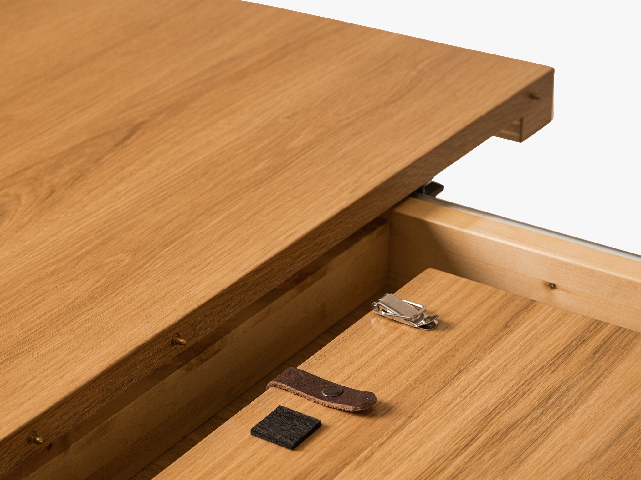 Portmany blagovaonski stol na razvlačenje